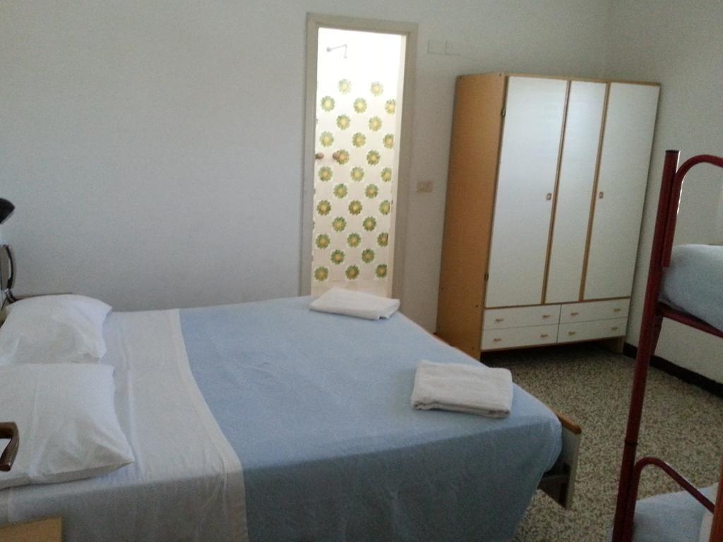Fiorina Bed&Breakfast - Colazione Fino A Mezzogiorno - Beach Village Gratuito - Aquafan25 Oltremare20 Riccione Cameră foto