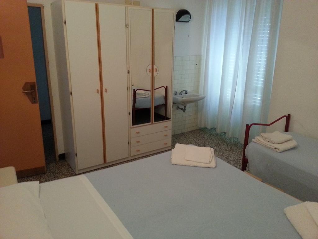 Fiorina Bed&Breakfast - Colazione Fino A Mezzogiorno - Beach Village Gratuito - Aquafan25 Oltremare20 Riccione Cameră foto